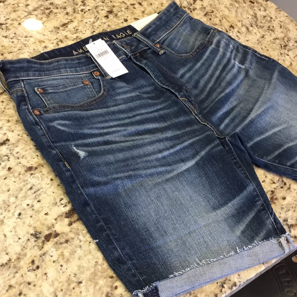 NWT American Eagle Move-Free Athletic Jean Short at the Knee Length
